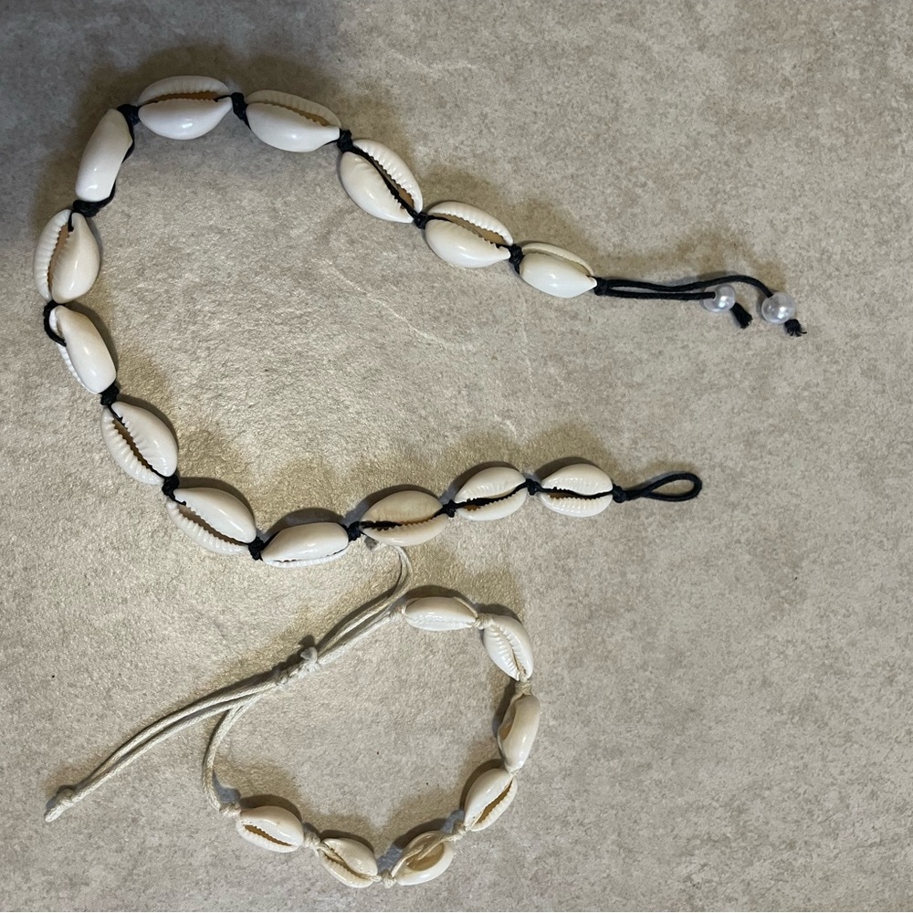 Shells chocker necklace and shells bracelet